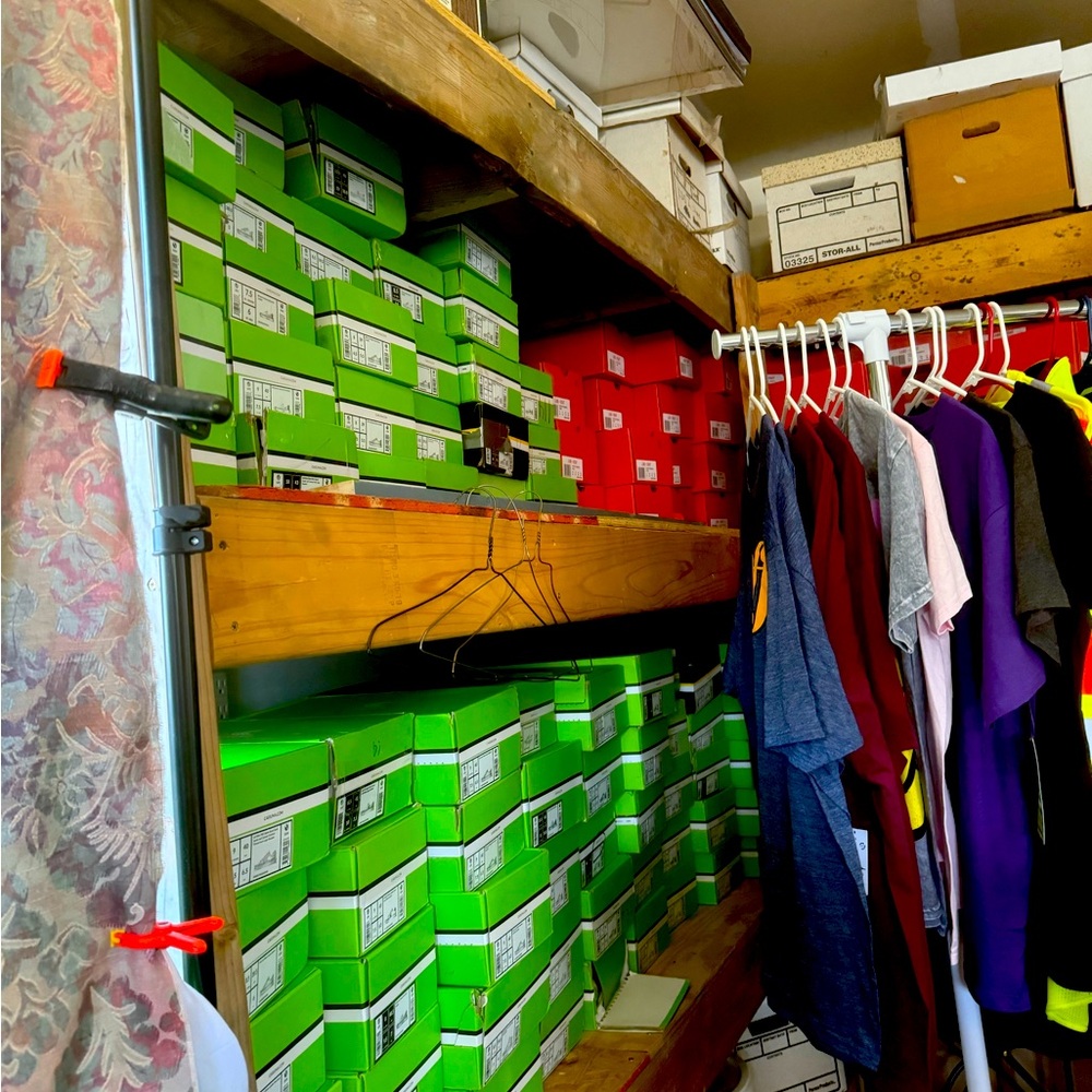 Over 400 pair CARIUMA Sneakers! - Picture 1 of 2